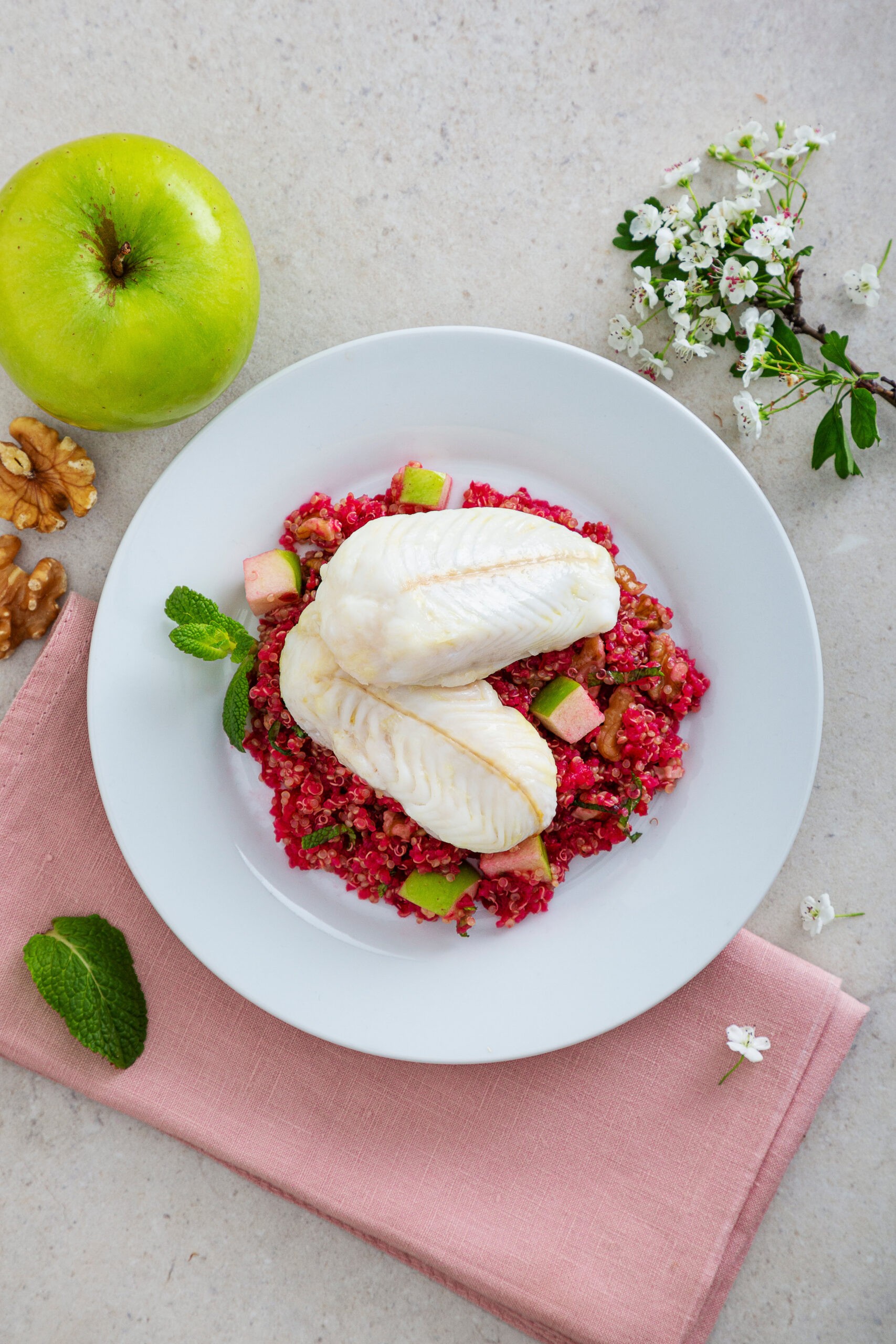 Merluza con ensalada de quinoa